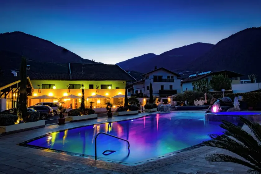 SCHLOSSHOF SÜDTIROL - Hotel & Camping Resort - Image 1
