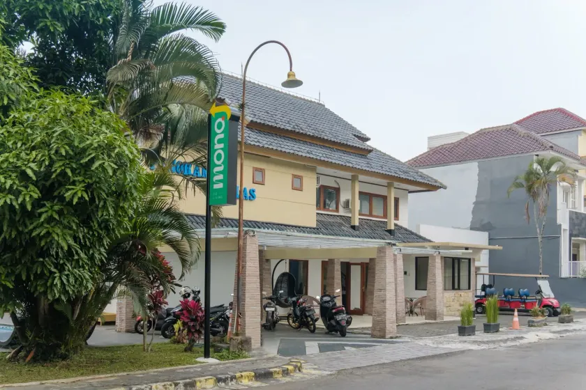 Mono Coliving Panorama, Batu - Image 1