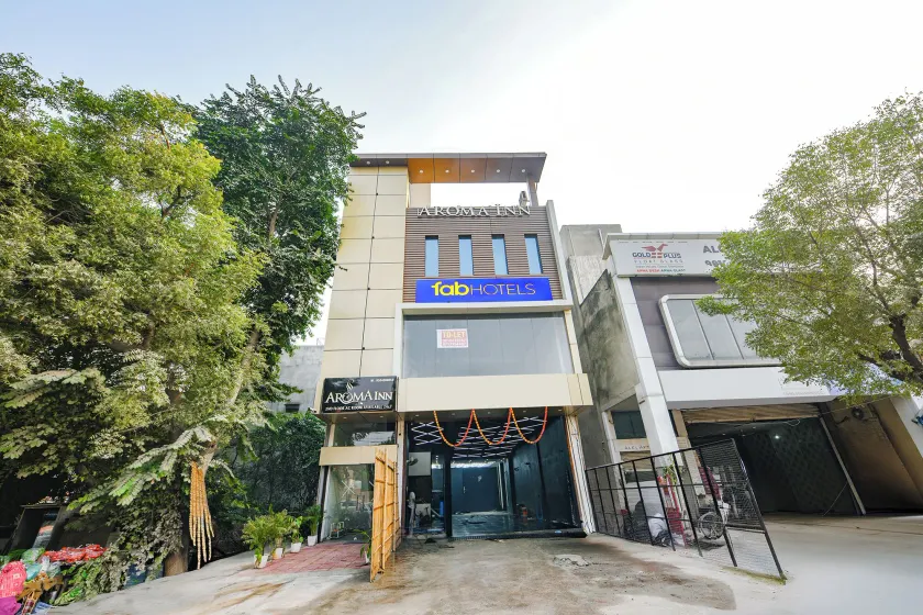 FabHotel Kavya Inn - Nr The Mall of Faridabad - Image 1