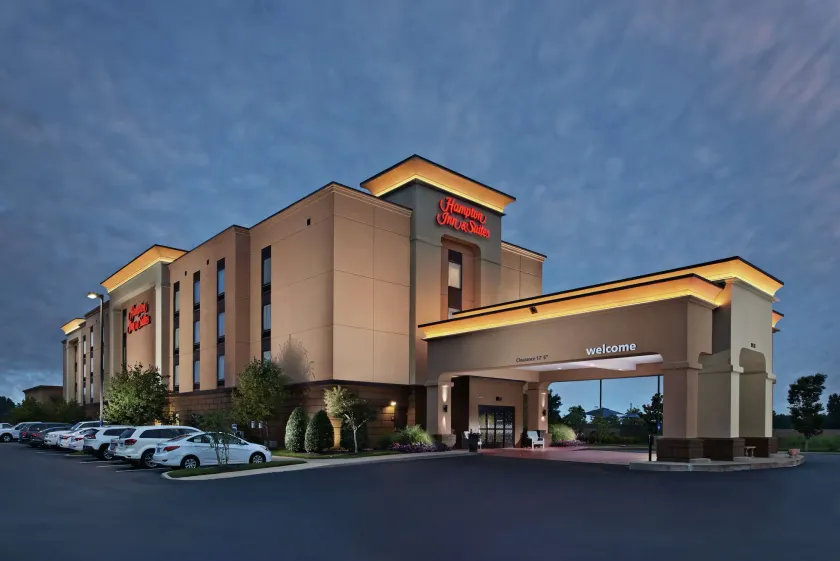 Hampton Inn & Suites Millington - Image 1