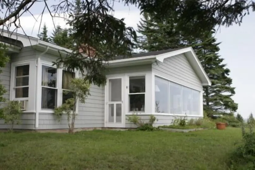 Hollyday Cove Cottage - Image 1