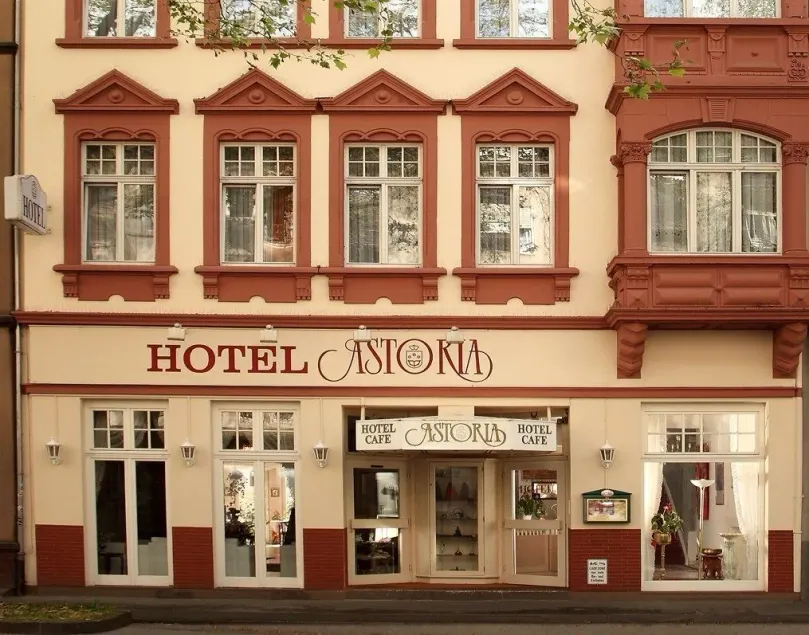 Astoria Hotel - Image 1
