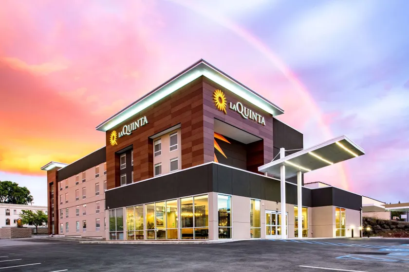 La Quinta Inn & Suites by Wyndham Spokane Downtown - Image 1