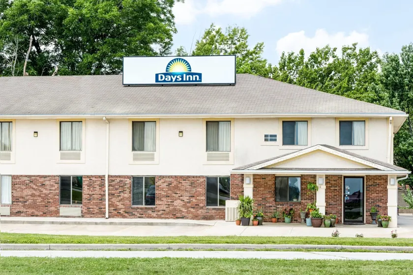 Days Inn by Wyndham Warrensburg - Image 1