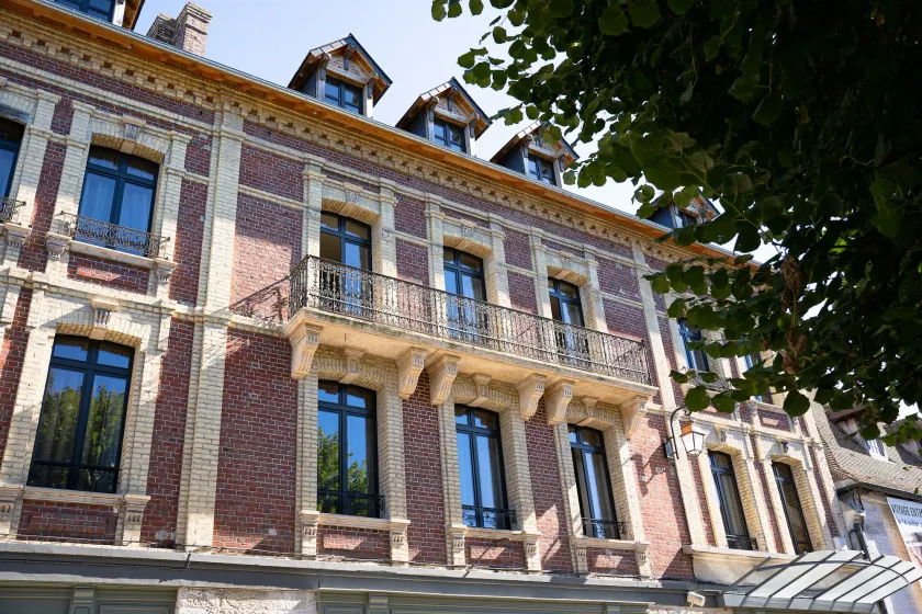 L'INVITATION AU VOYAGE - Hôtel & Spa - Image 1