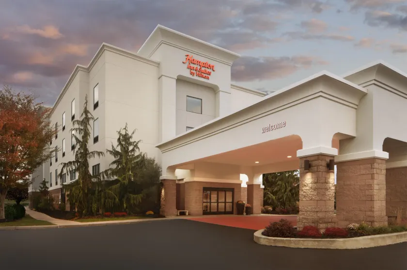 Hampton Inn & Suites Cleveland Mentor - Image 1