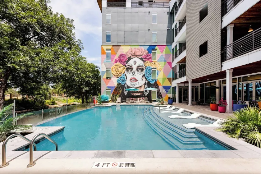 Beautiful Condo on Riverwalk w King Ste Free Parking Pet friendly centrally Located on the Riverwalk - Image 1