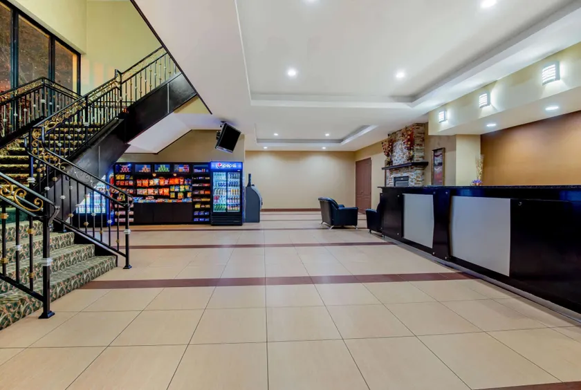 La Quinta Inn by Wyndham West Long Branch NJ Shore Area - Lobby