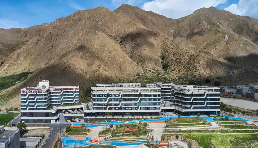 Hilton Garden Inn Lhasa - Image 1