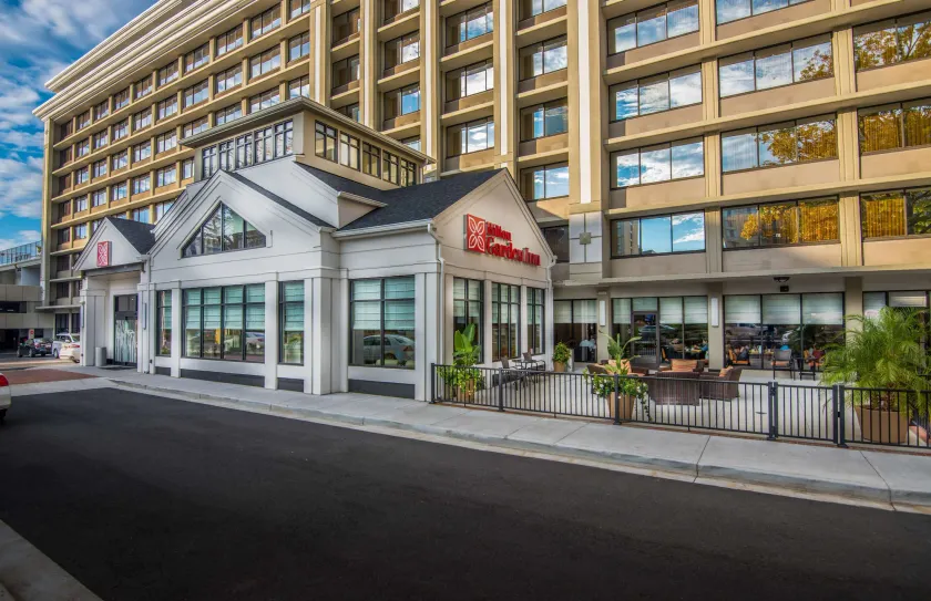 Hilton Garden Inn Reagan National Airport - Image 1