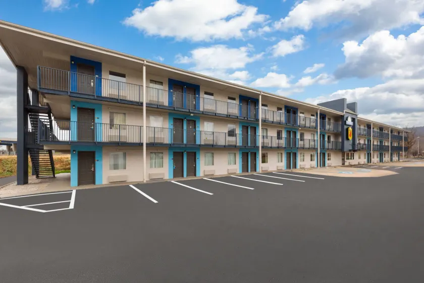 Super 8 by Wyndham Charleston WV - Image 1