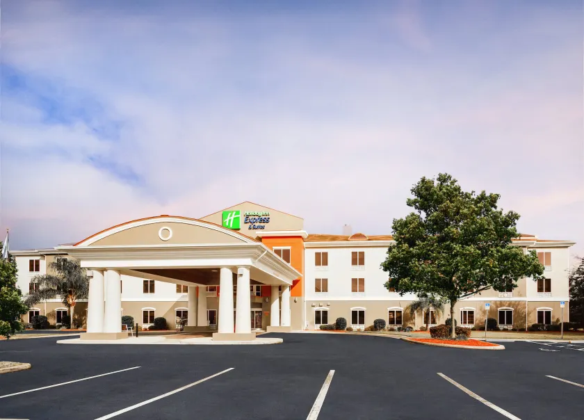 Holiday Inn Express Hotel & Suites Inverness by IHG - Image 1