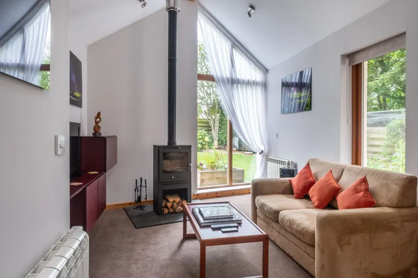 Contemporary One Bedroom Apartment Close To All Amenities In Conservation Area - Image 1
