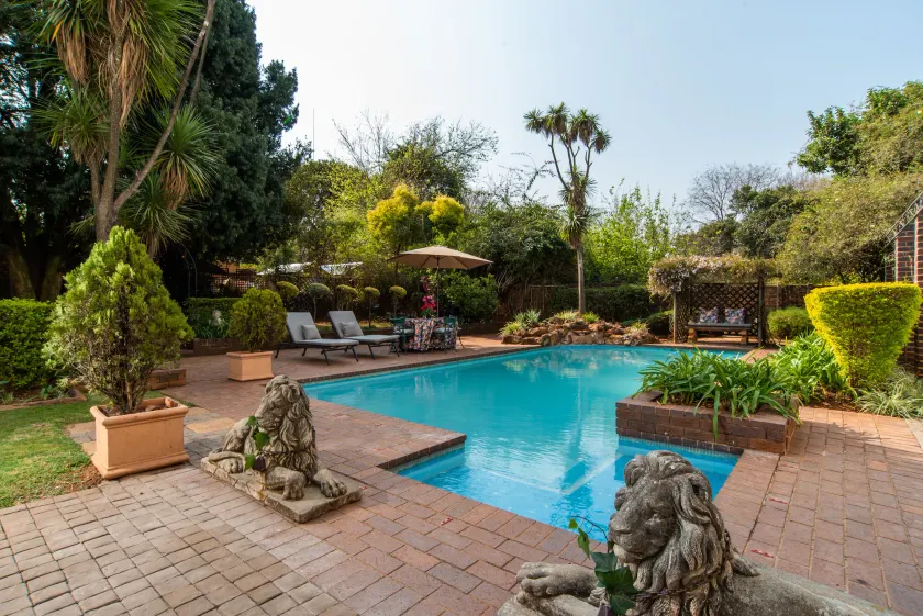5th Avenue Gooseberry Guest House - Image 1