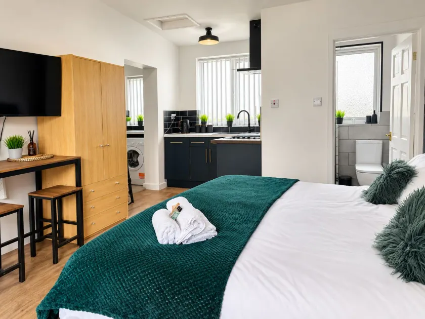 The Annexe, 25 Gorsehill Road - Image 1