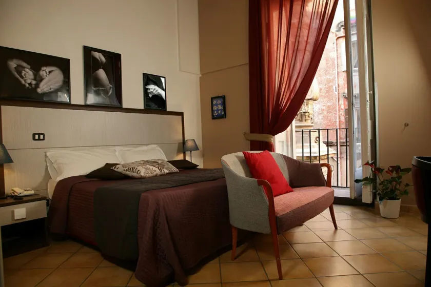 Caravaggio Hotel - Image 1