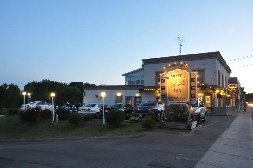 Motel Bel-Eau - Image 1