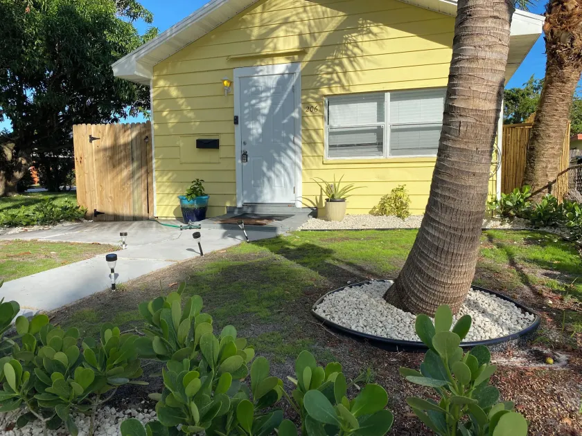 Mango Beach Retreat - Image 1