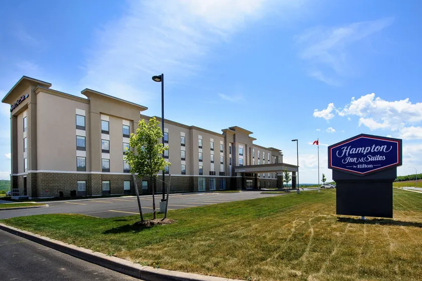 Hampton Inn & Suites by Hilton Truro - Image 1