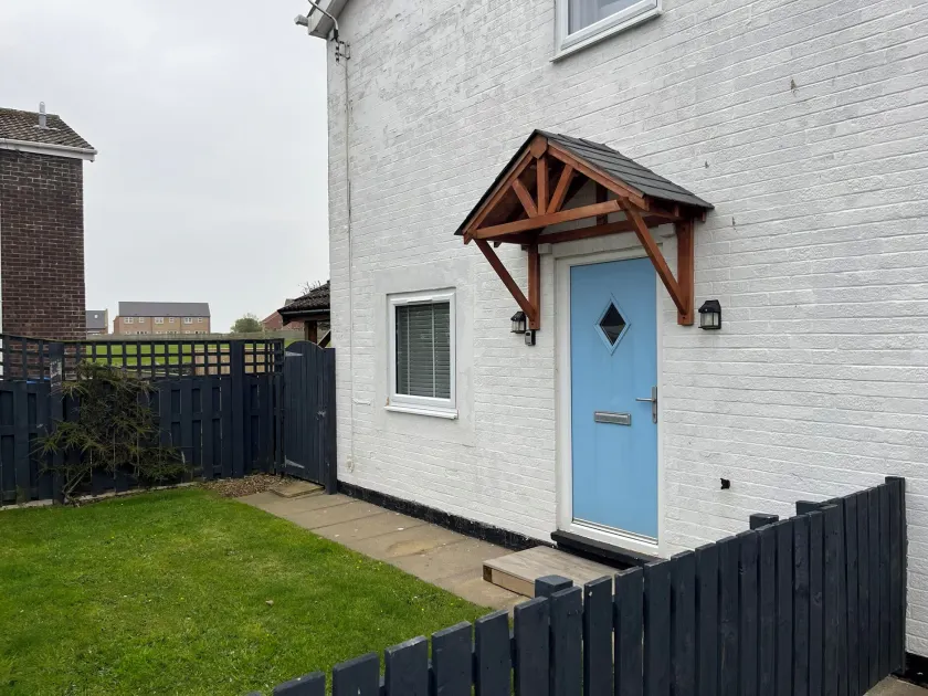22 Longstone Park - Image 1