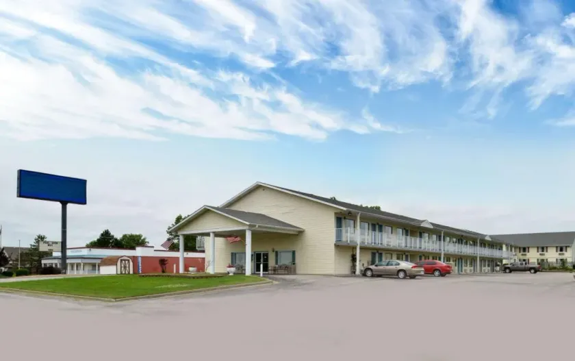 Residential Suites Warrensburg by Hotel O US 50 - Image 1