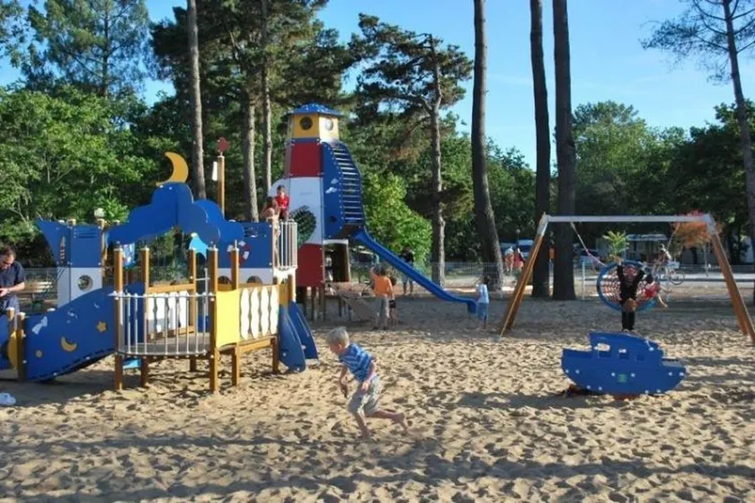 Mobilhome a la deco zen camping sur soulac - Image 1