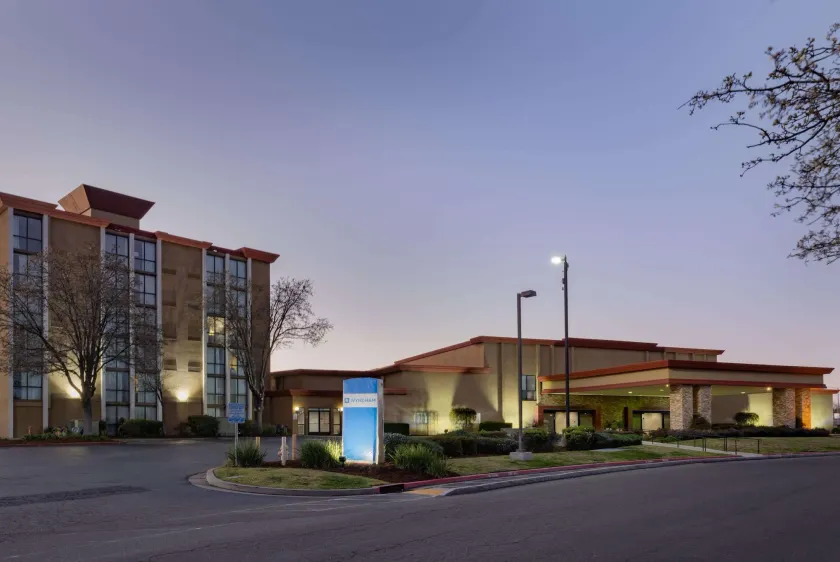 Wyndham Sacramento - Image 1