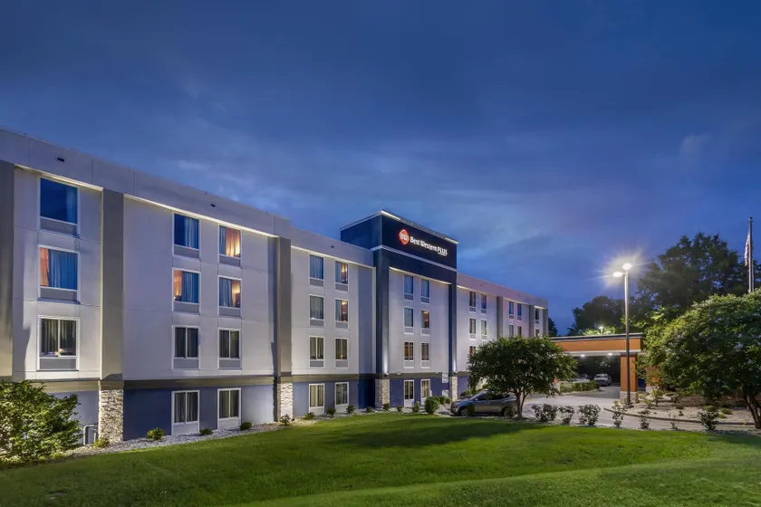 Best Western Plus Lexington Inn - Image 1