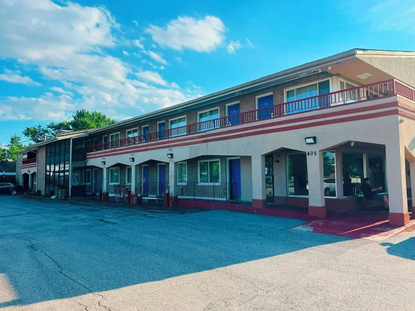 Barrington Hotel Schaumberg Near I 90 - Image 1