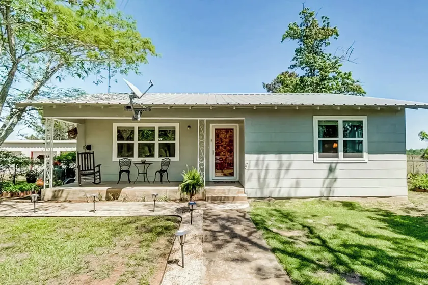 Fenced Yard! Peaceful Retreat in Smithville - Image 1
