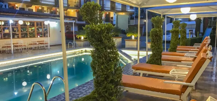 Hotel & Suites Posada Molina - Image 1