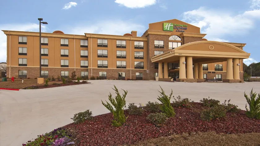 Holiday Inn Express & Suites Jackson / Pearl Intl Airport by IHG - Image 1