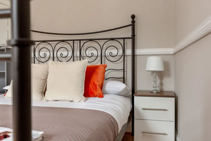 Silver Lining - St Leonard St Apartment - Image 1