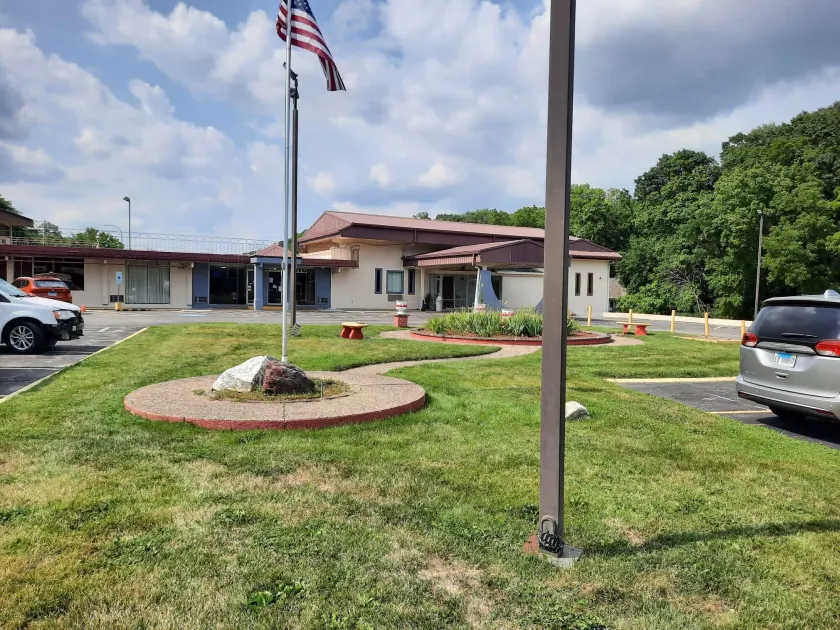 Americas Best Value Inn Moline - Image 1