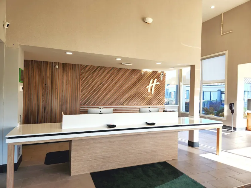 Holiday Inn Ontario by IHG - Lobby