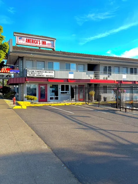 Americas Inn & Suite - Image 1