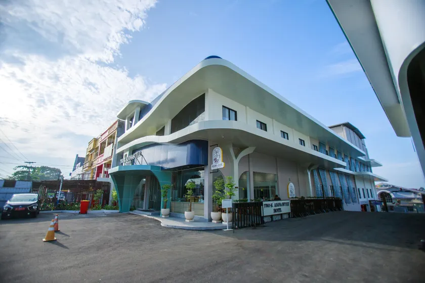 Two K Azana Style Hotel Bengkulu - Image 1