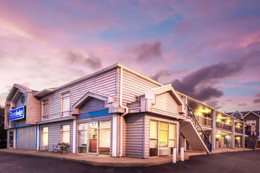 Travelodge by Wyndham Virginia Beach Bay Beach - Image 1
