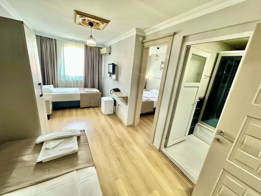 Crowned Exclusive Hotel - Image 1