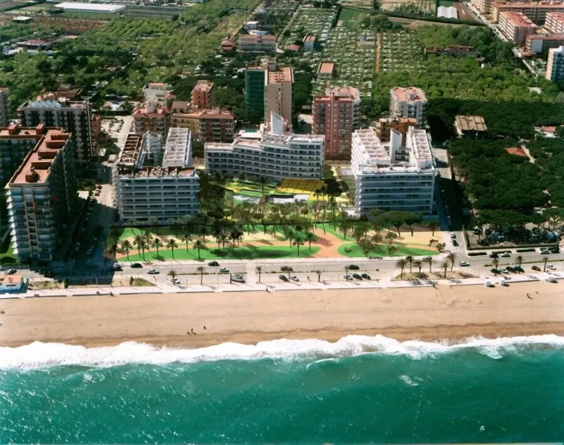 S'Abanell Central Park seafront apartment - Image 1