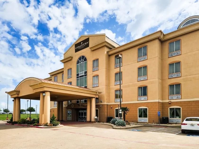 Country Inn & Suites by Radisson, Terrell - Image 1