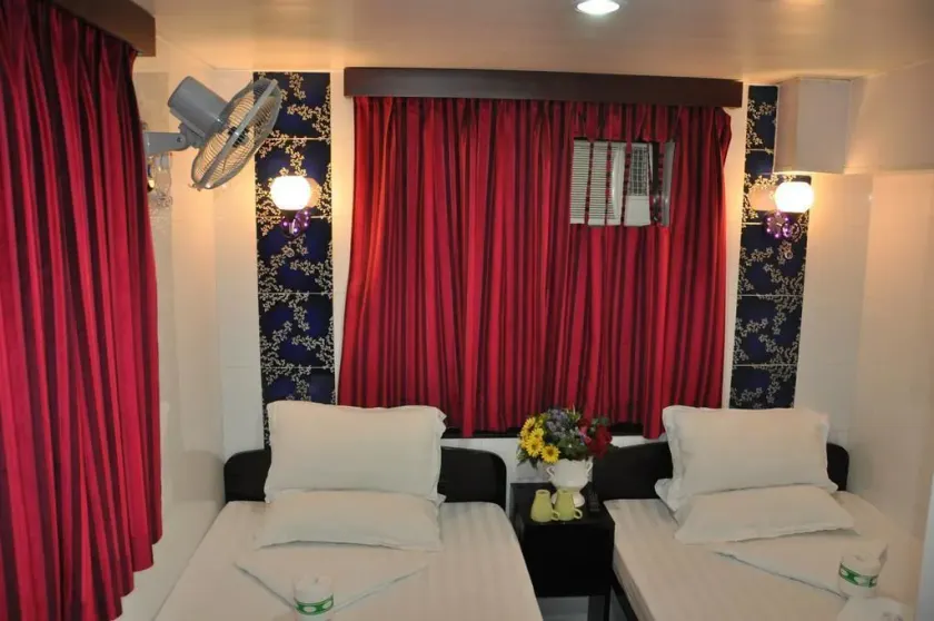 Premium Lounge - Image 1
