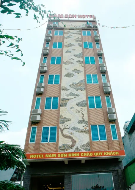 Nam Son Hotel - Image 1