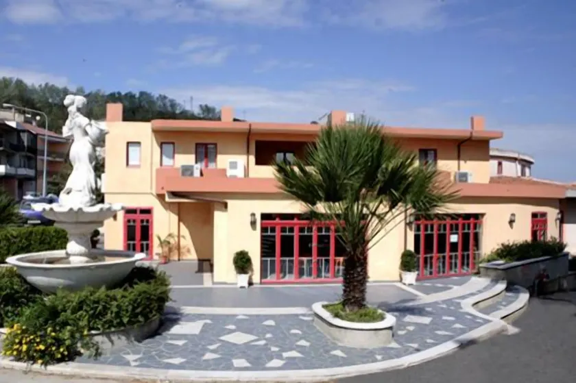 Hotel Castelmonardo - Image 1