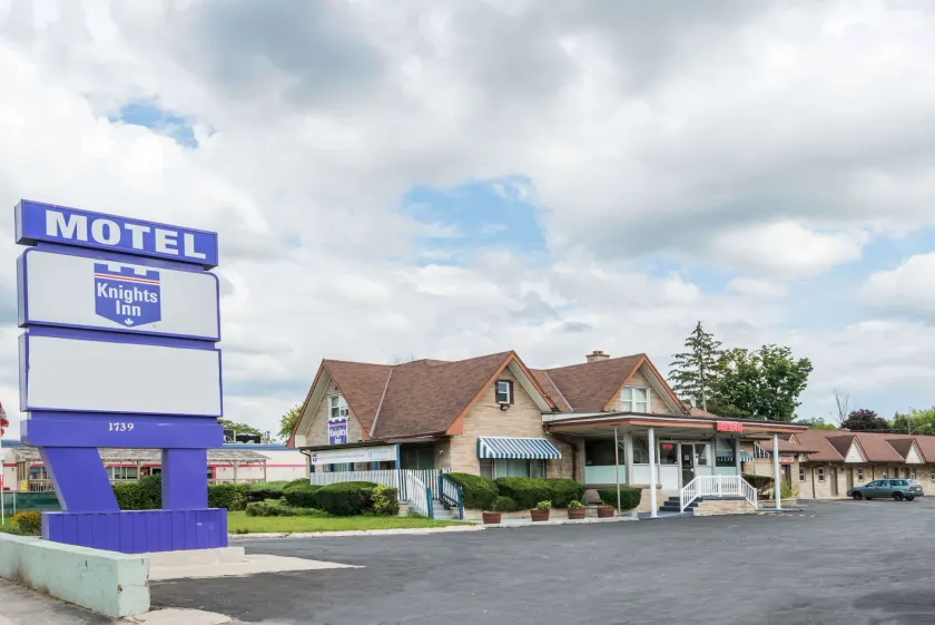 Knights Inn London Ontario - Image 1
