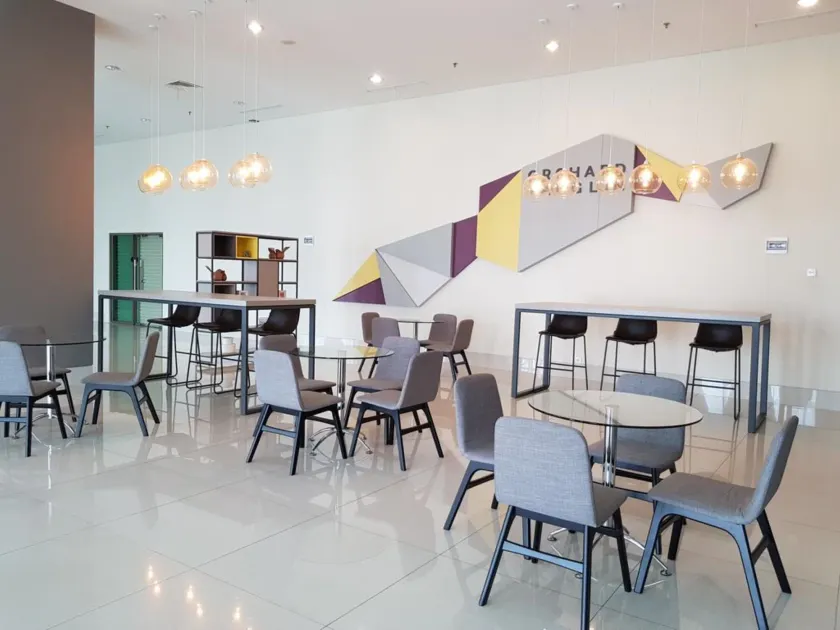 Comfy and Exclusive 2BR Apartment at Tanglin Supermall Mansion By Travelio - Lobby-Lounge
