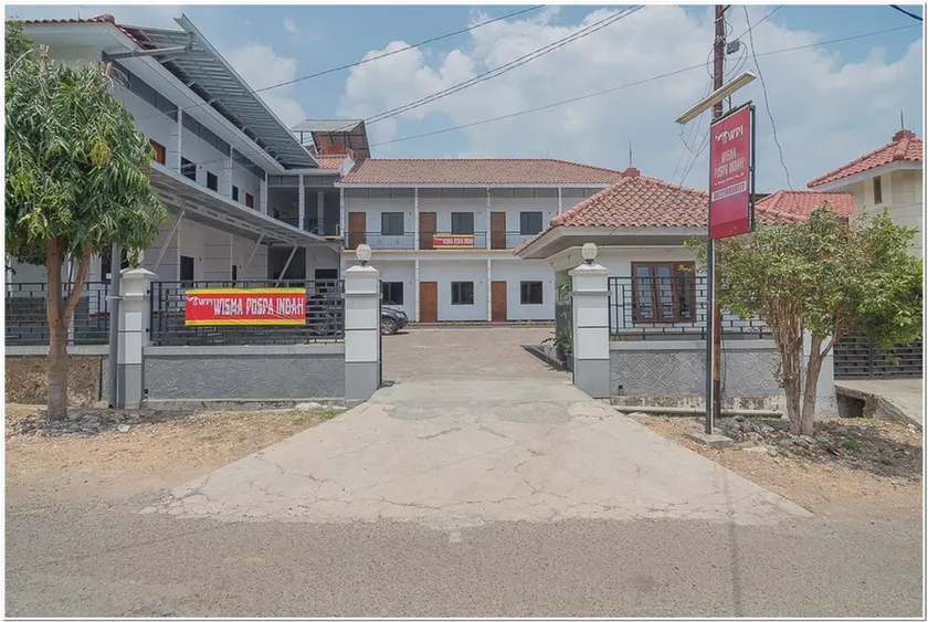 RedDoorz Plus near RSUD Majalengka - Image 1