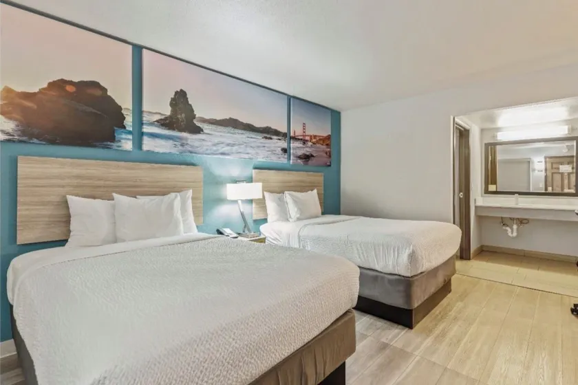 Days Inn by Wyndham Yosemite Area - Image 1