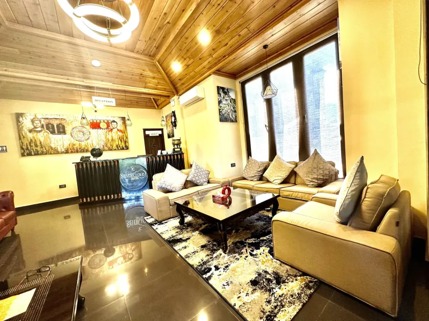 Silver Cloud Hotel - Reception