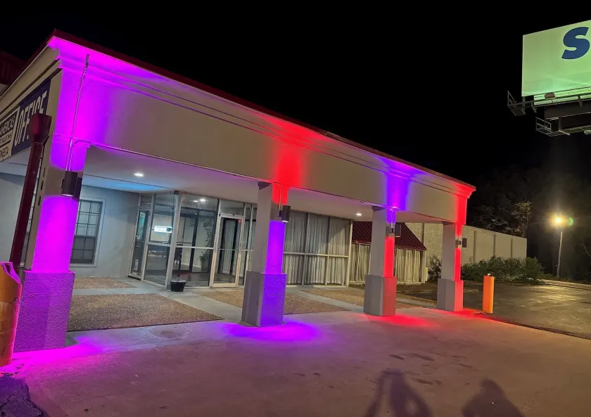 Americas Best Value Inn Marshall - Image 1